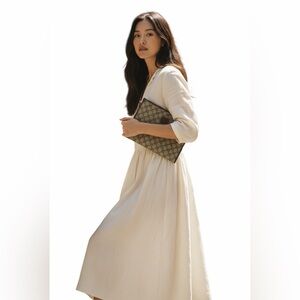 GUCCI GG SUPREME MONOGRAM CLUTCH.